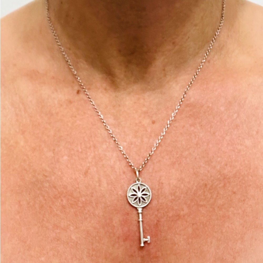 Tiffany Daisy Key Pendant with Tiffany Chain